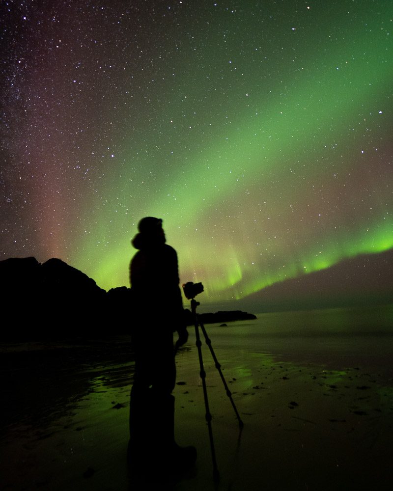Nordlys over kysten ved Laukvik